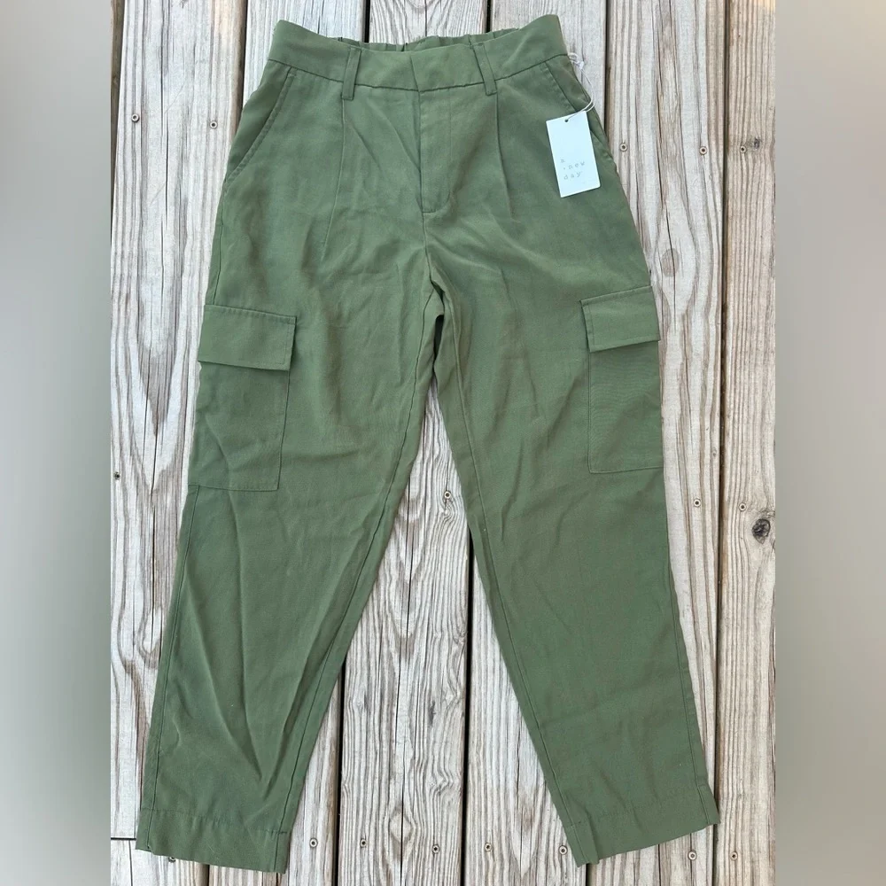A new day army green cargo style pants with pockets - Picture 1 of 7
